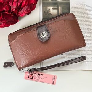 New Stone Mountain Brown Leather Wristlet Wallet